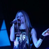 Avril Lavigne performing in concert at russia photos | Picture 77519